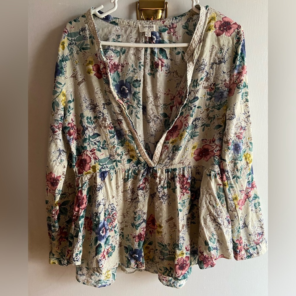 Umgee Women’s Long Sleeve Tan Floral Blouse -Size Medium